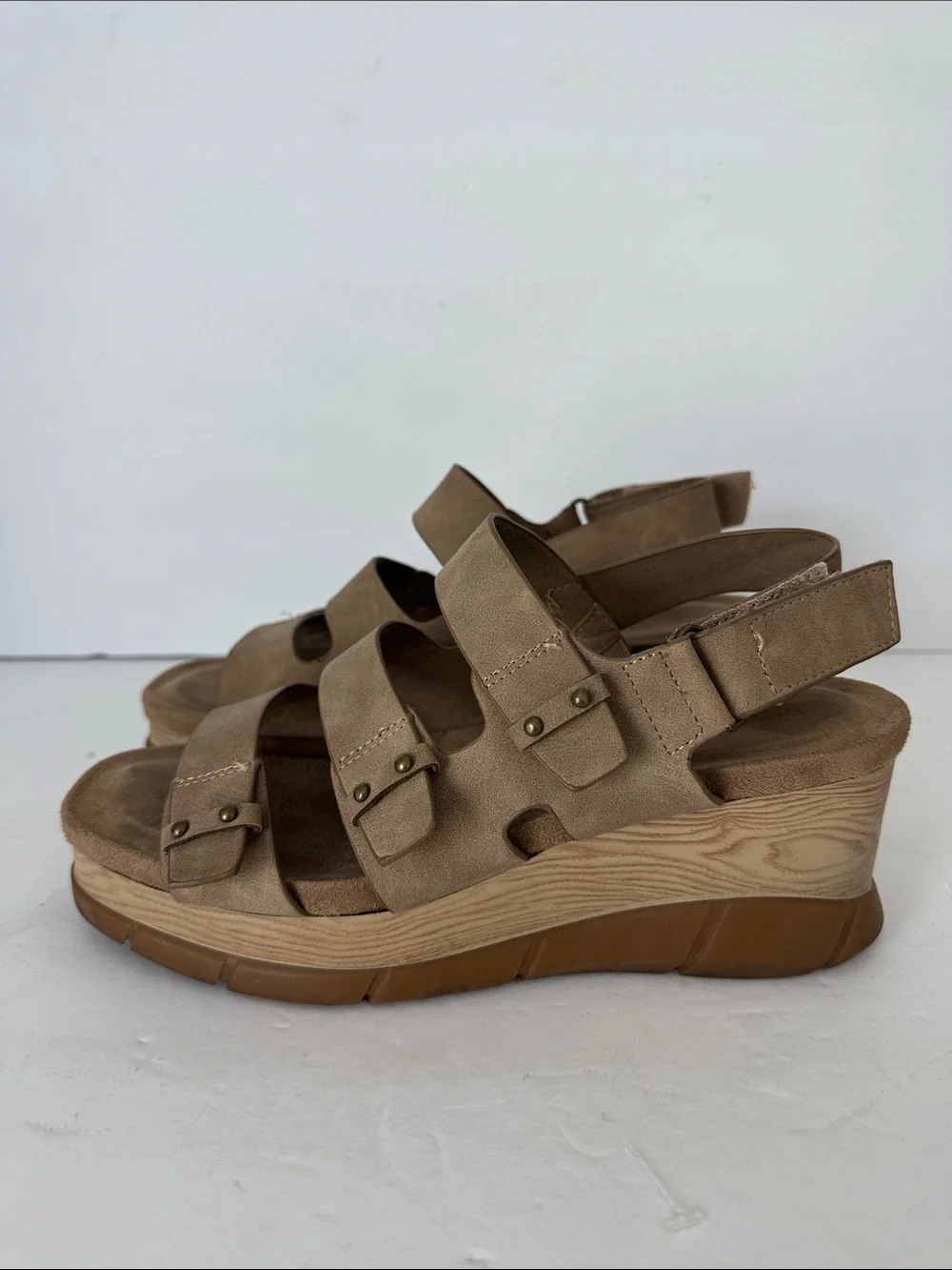 Pierre Dumas Women's Suede Wedge Sandals Taupe 8